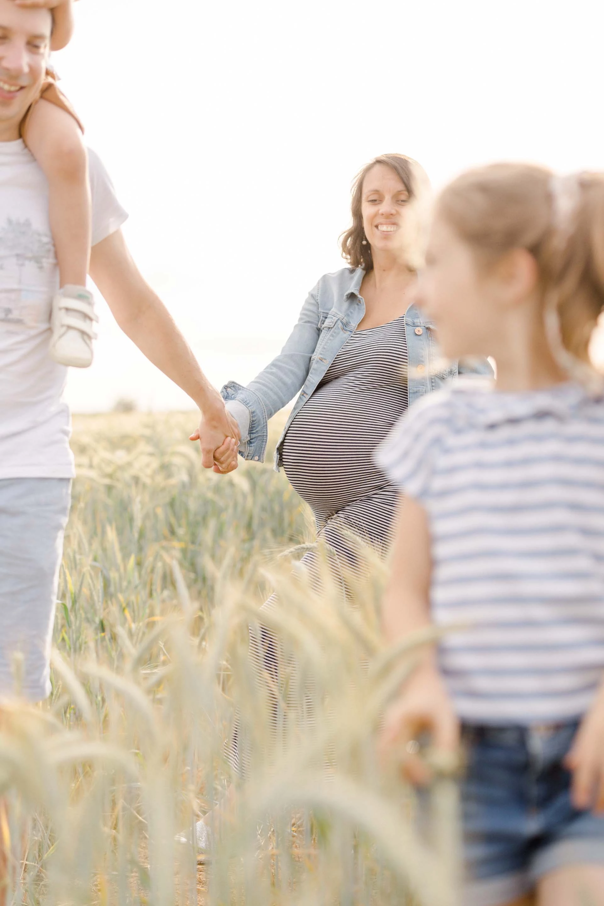 bonheur enfant amour famille gris